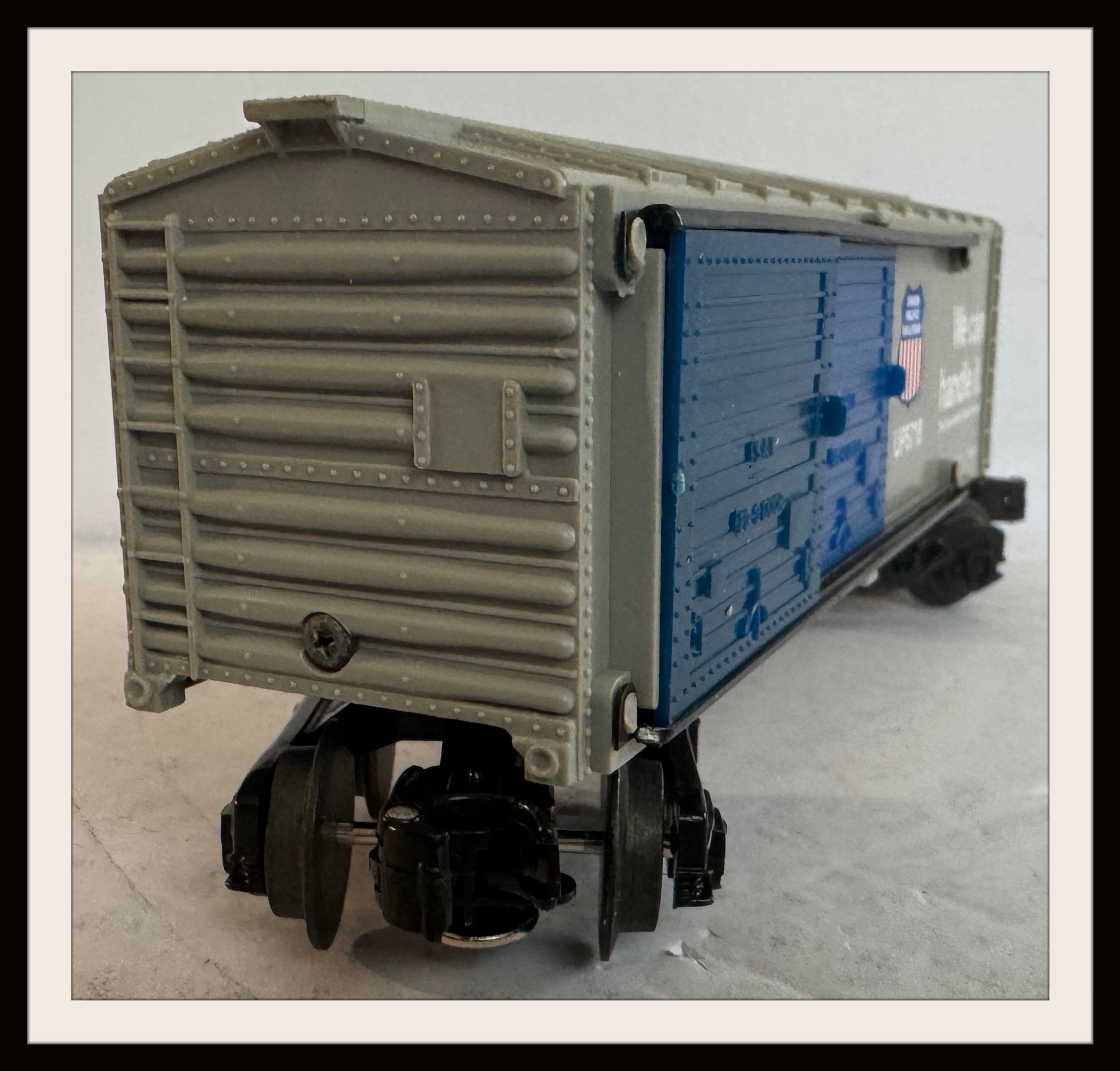 K-Line Union Pacific Auto Box Car # UP5718 with 2 Autos