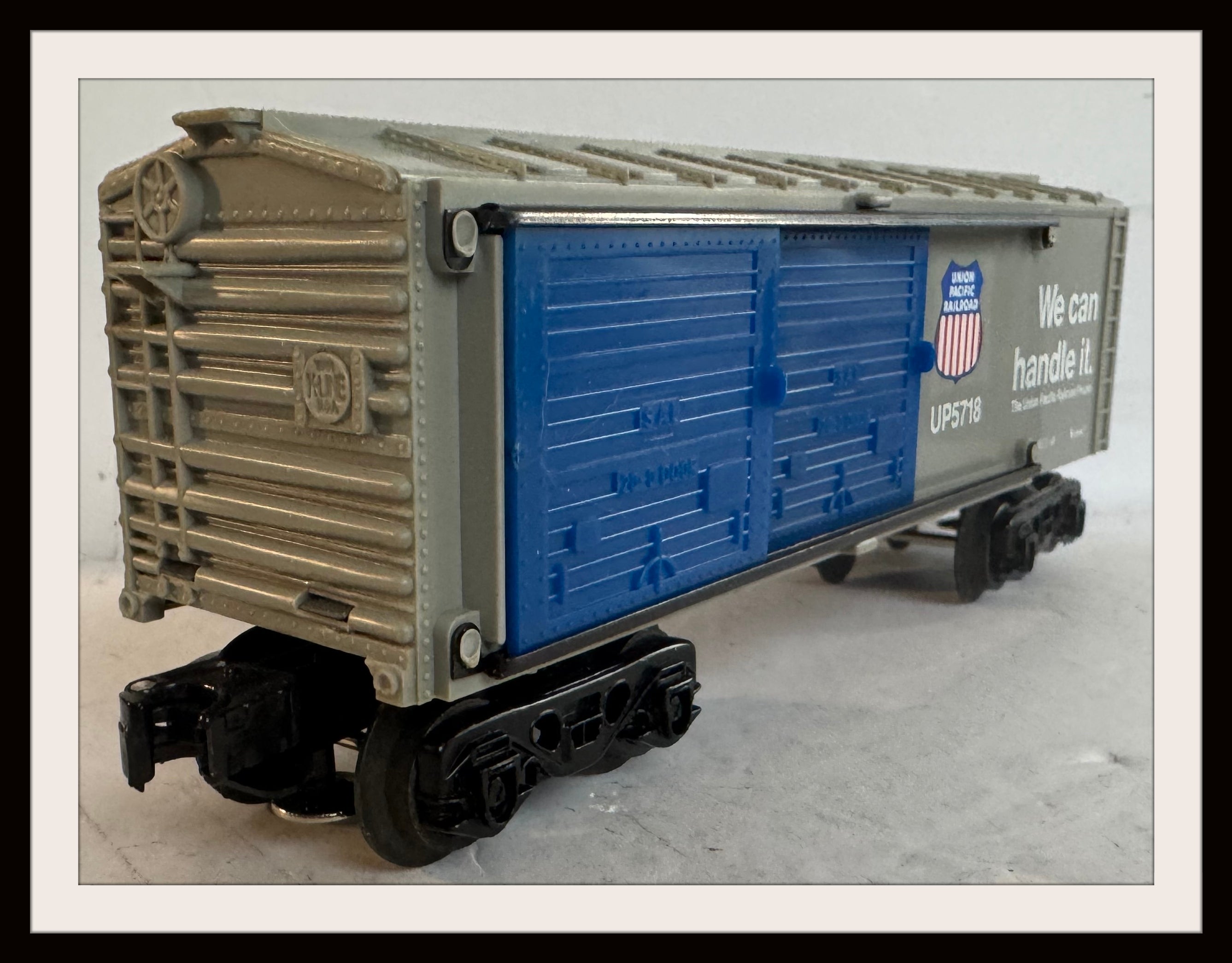 K-Line Union Pacific Auto Box Car # UP5718 with 2 Autos