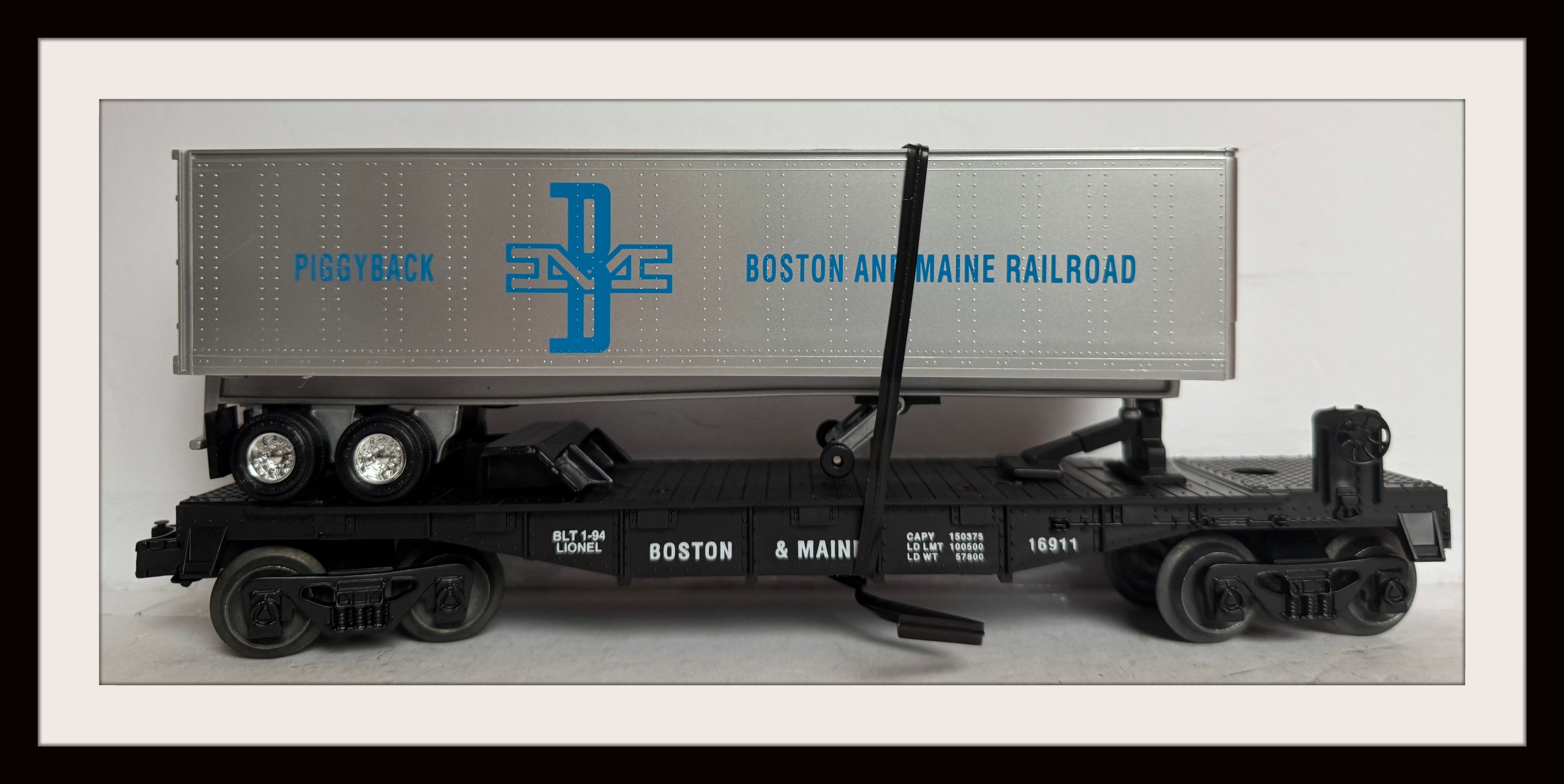 Lionel B & M Flat Bed with Semi Trailor # 16911 N.O.S