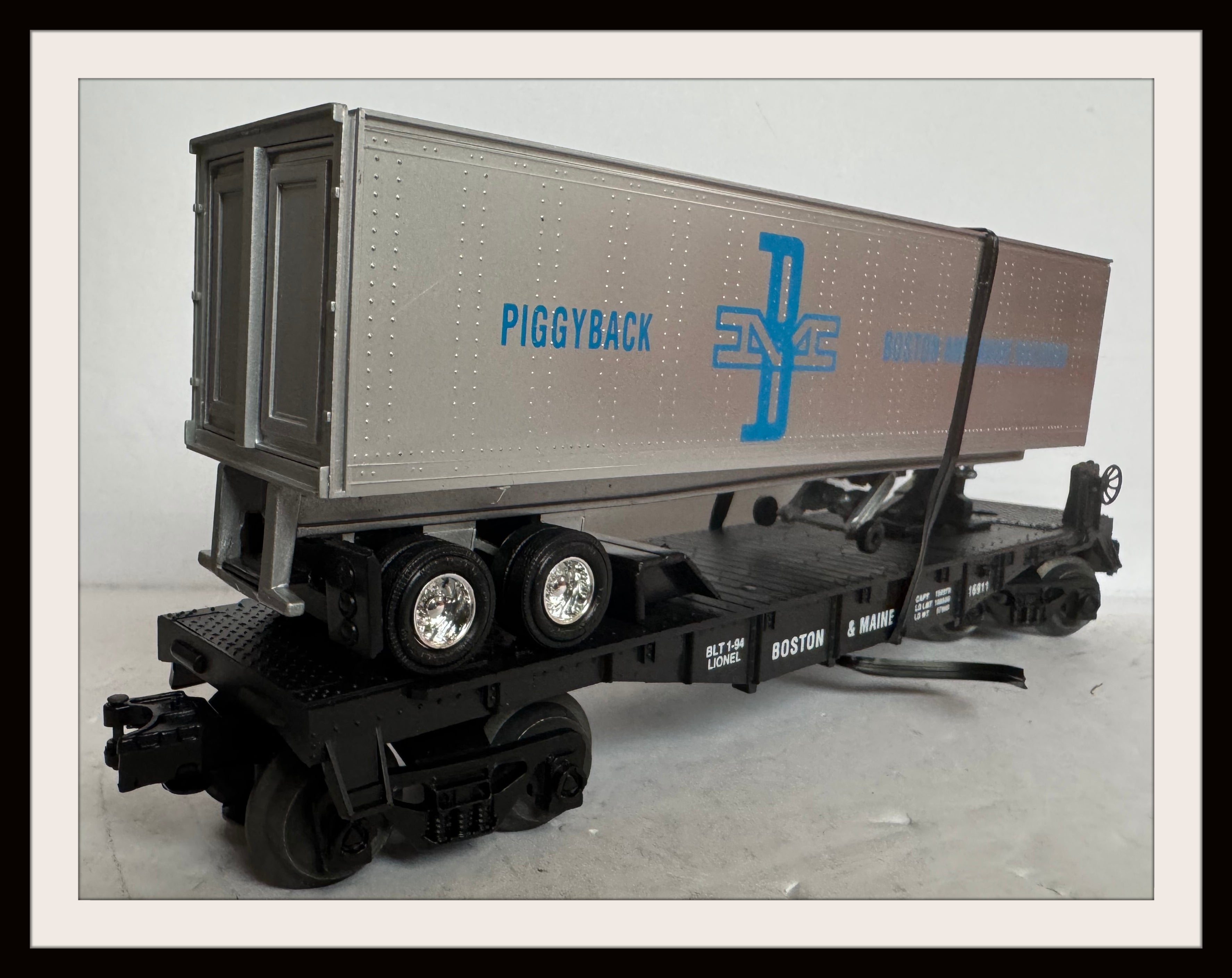 Lionel B & M Flat Bed with Semi Trailor # 16911 N.O.S