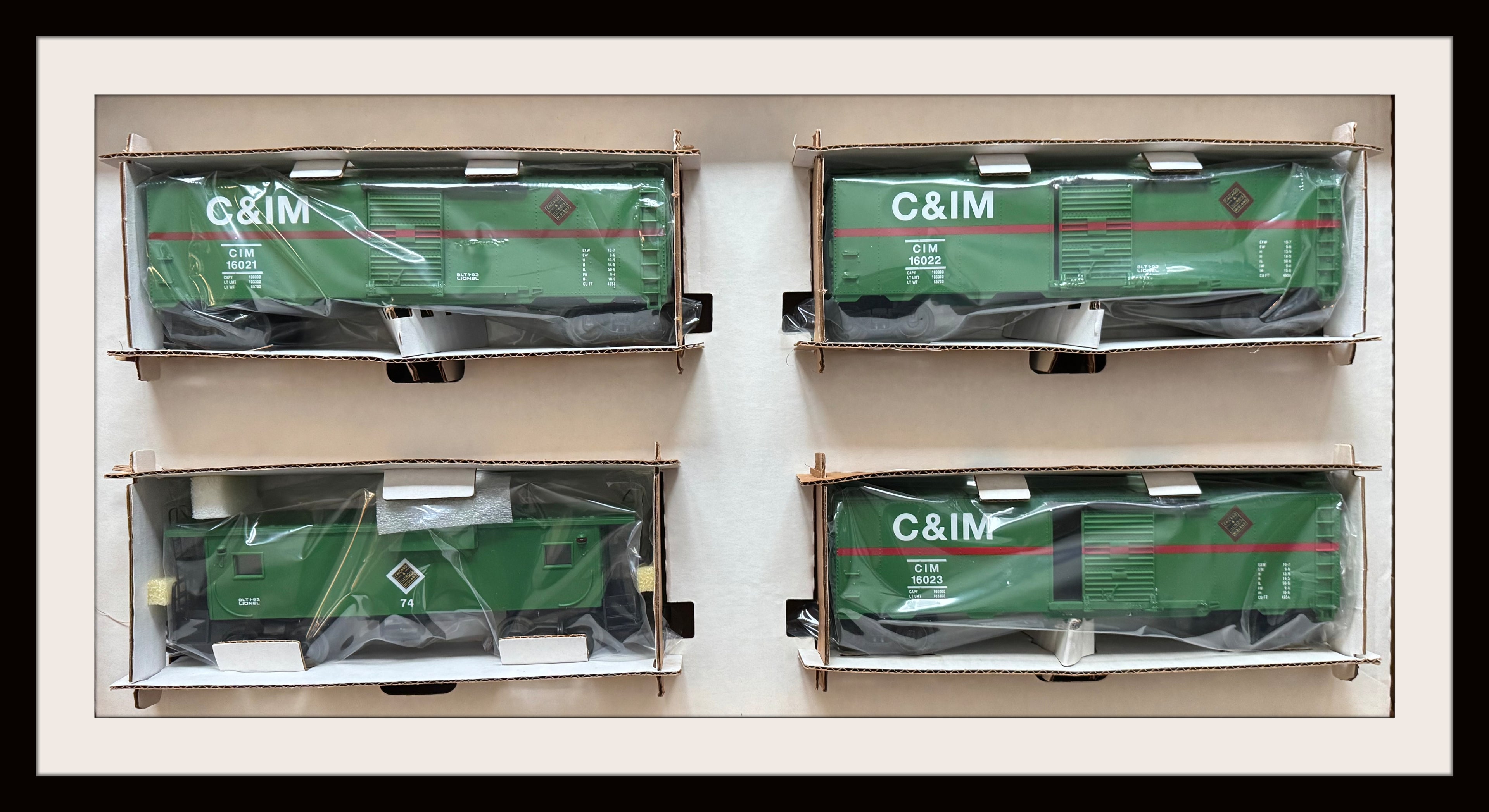 Lionel Chicago & Illinois Midland Box Car Set with Caboose