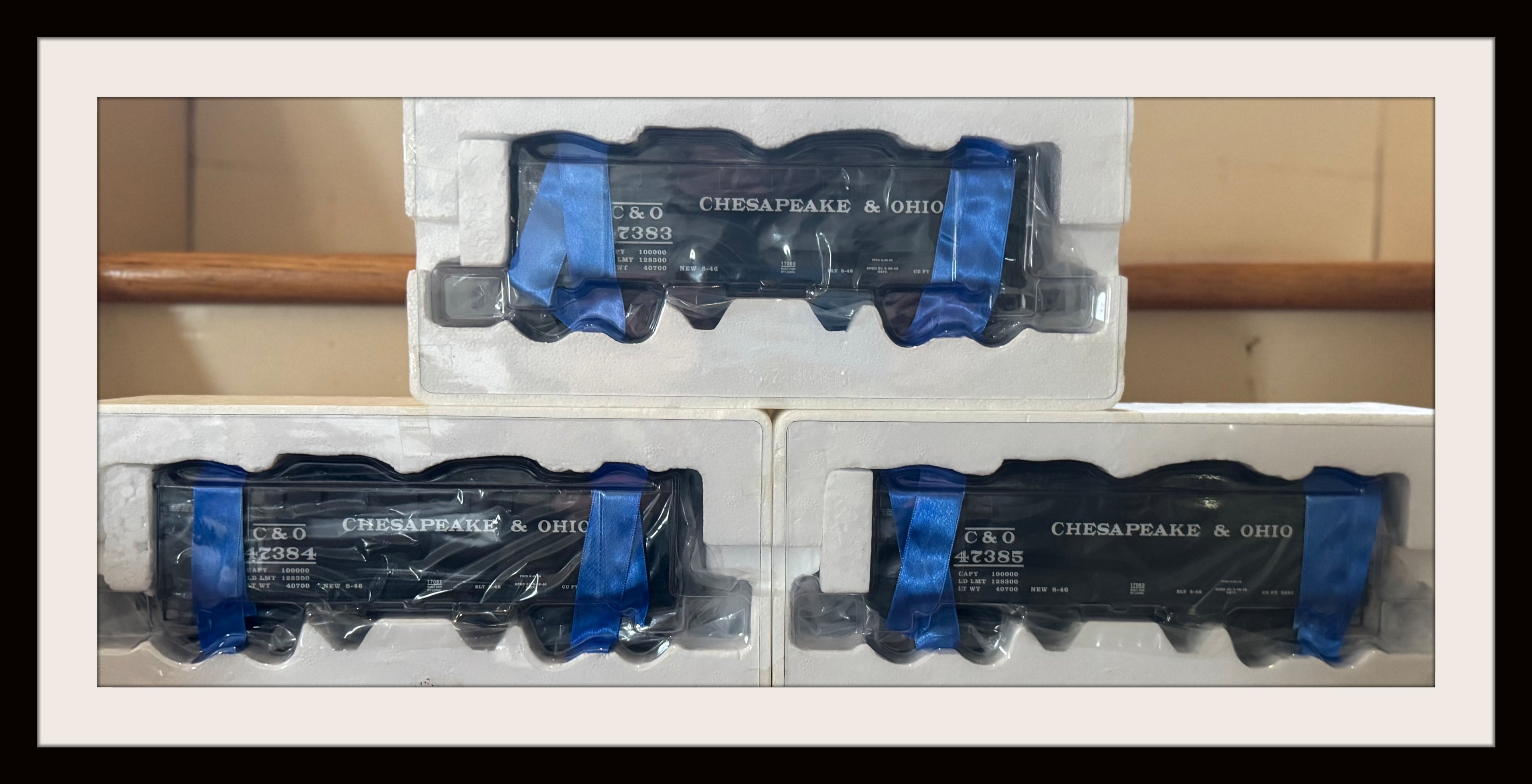 Lionel C & O Offset Hopper Car Set of 3 with Consecutive Numbers