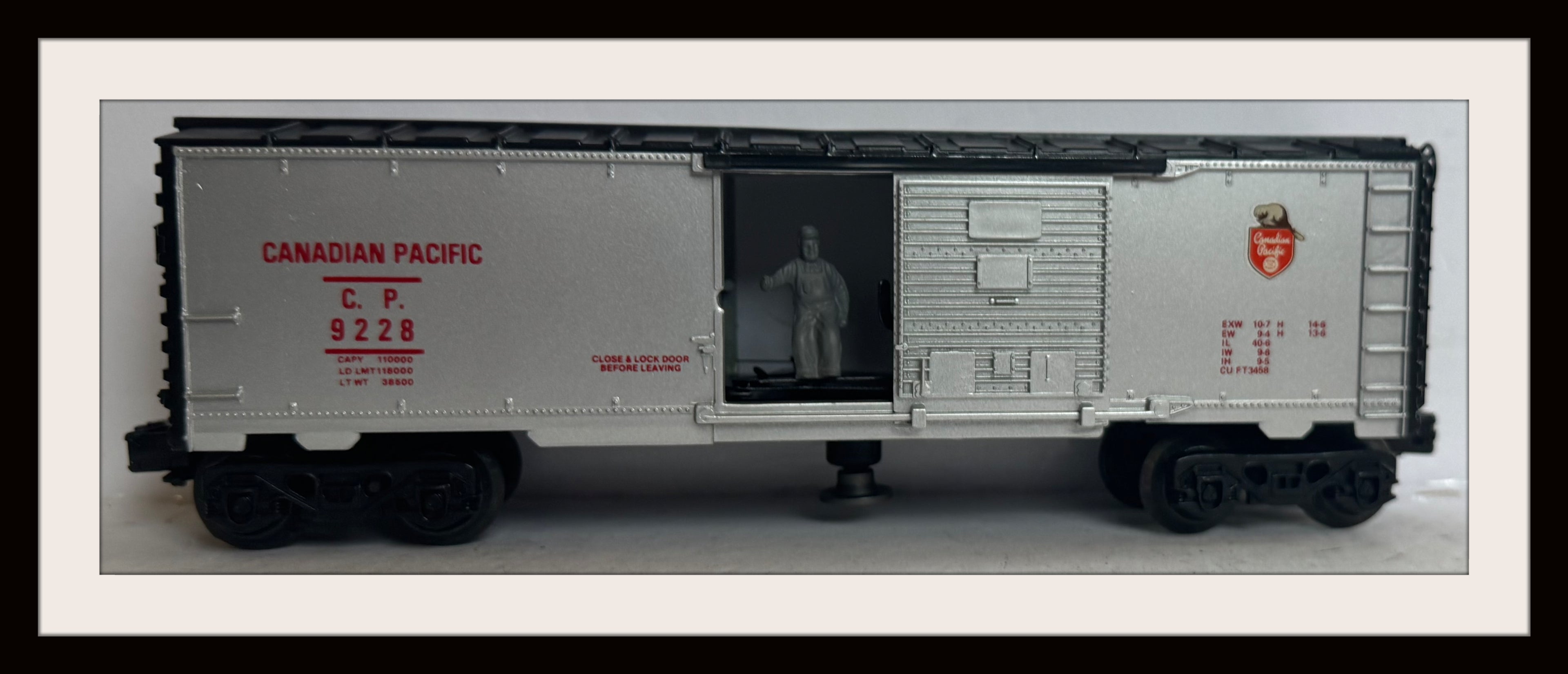 Lionel Canadian Pacific Box Car Car # 9228 with operating Trainman