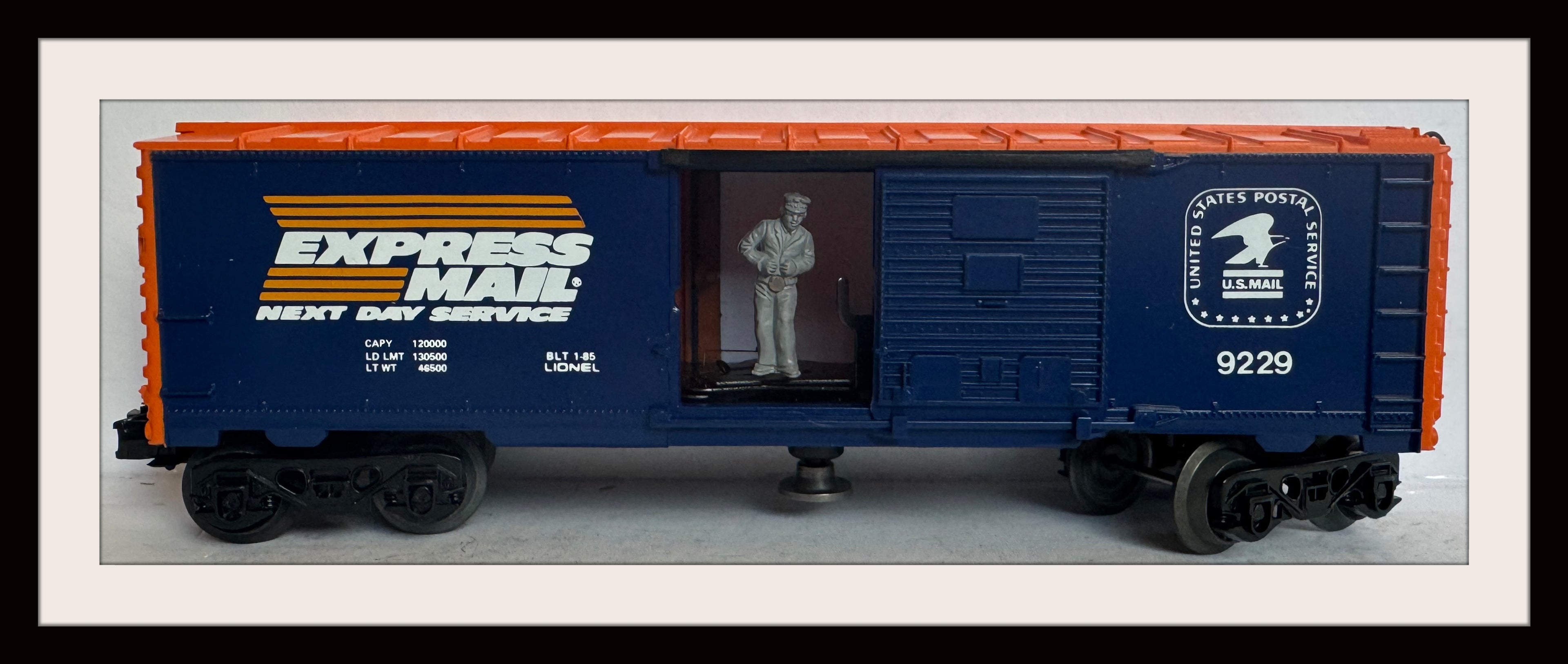 Lionel Express Mail Box Car with Operating Mailbag Man N.O.S.