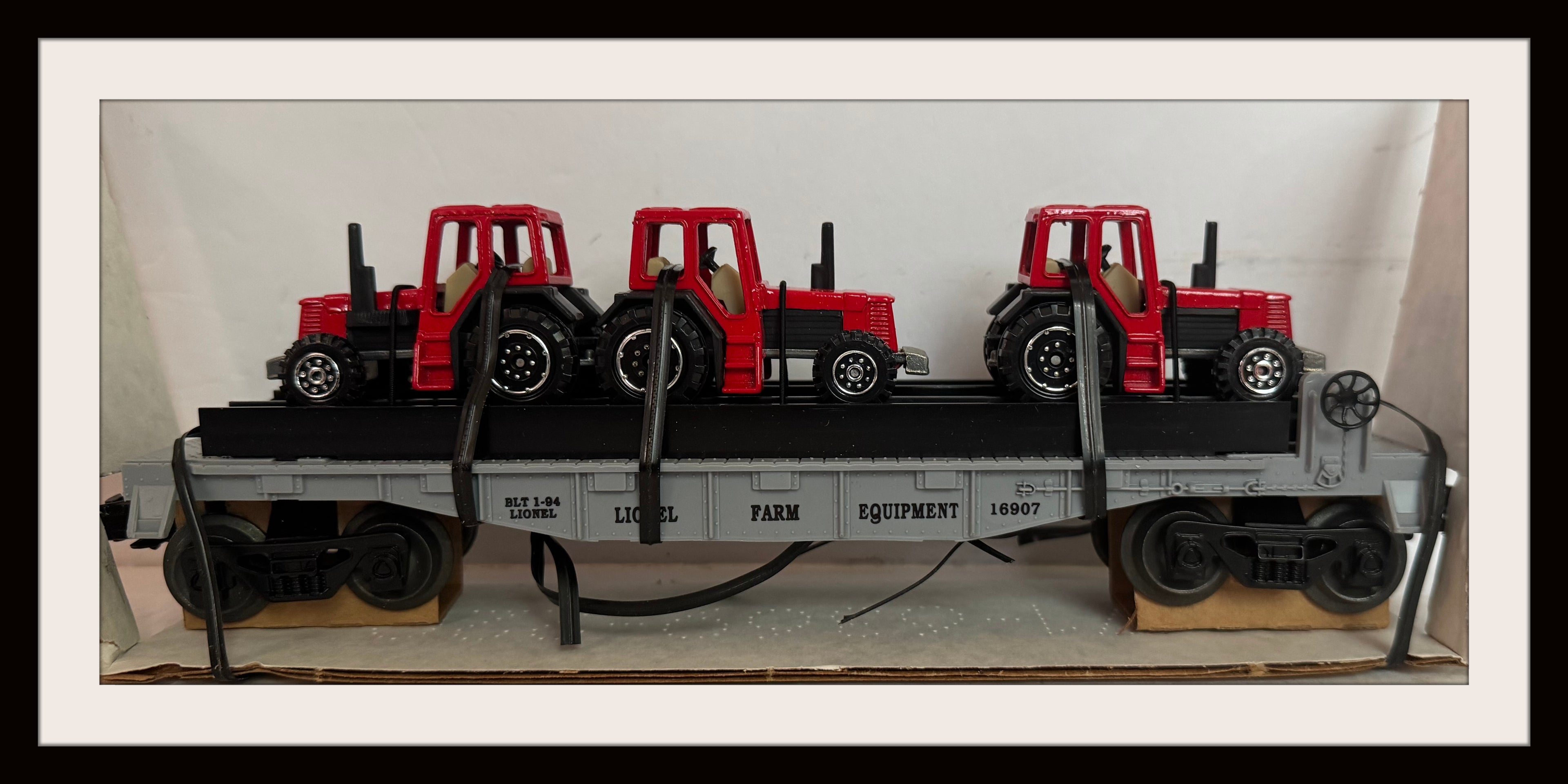 Lionel Flatcar with 3 Farm Tractors # 6-16907