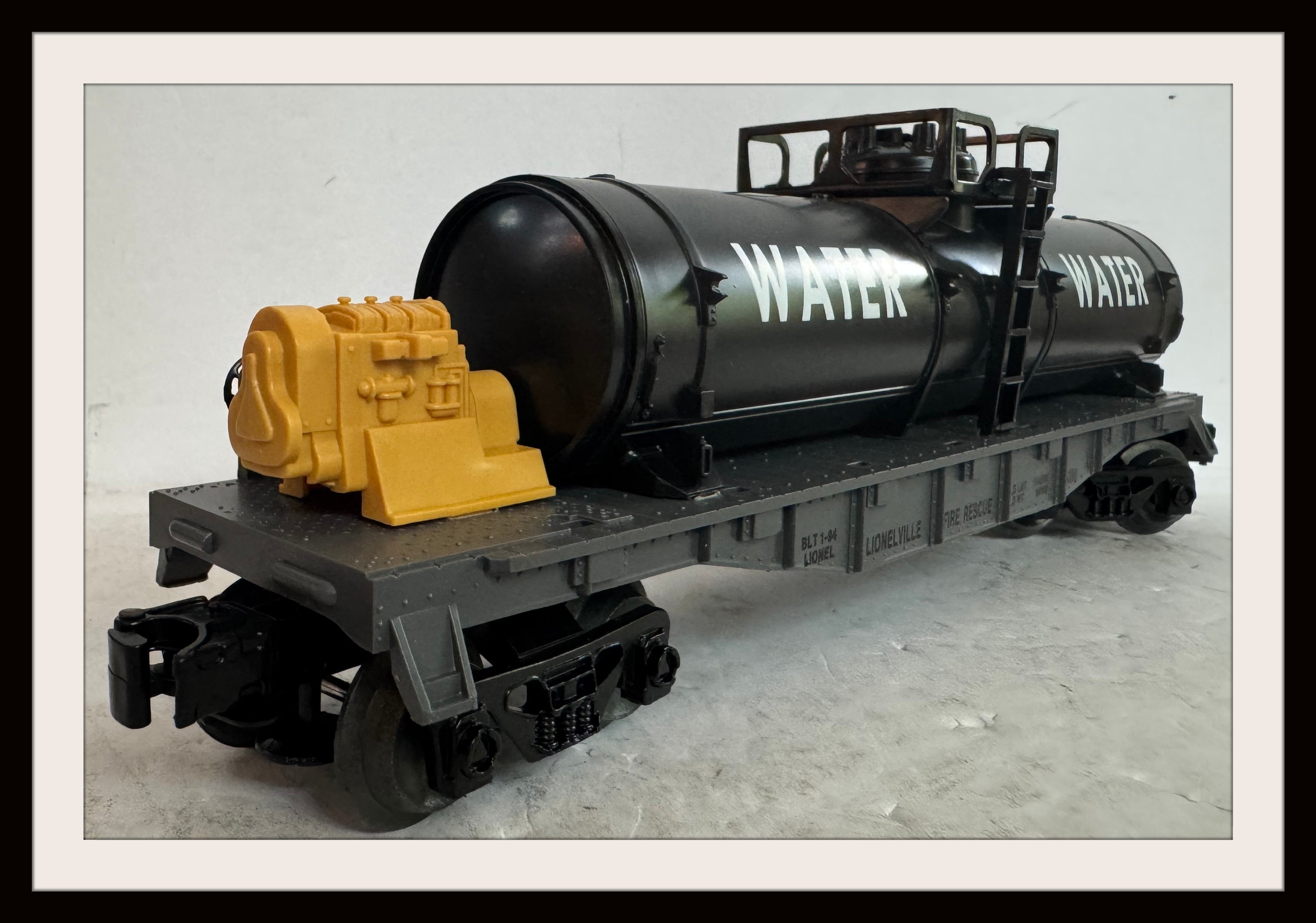 Lionel Flatcar with Tank and Pump #6-18390
