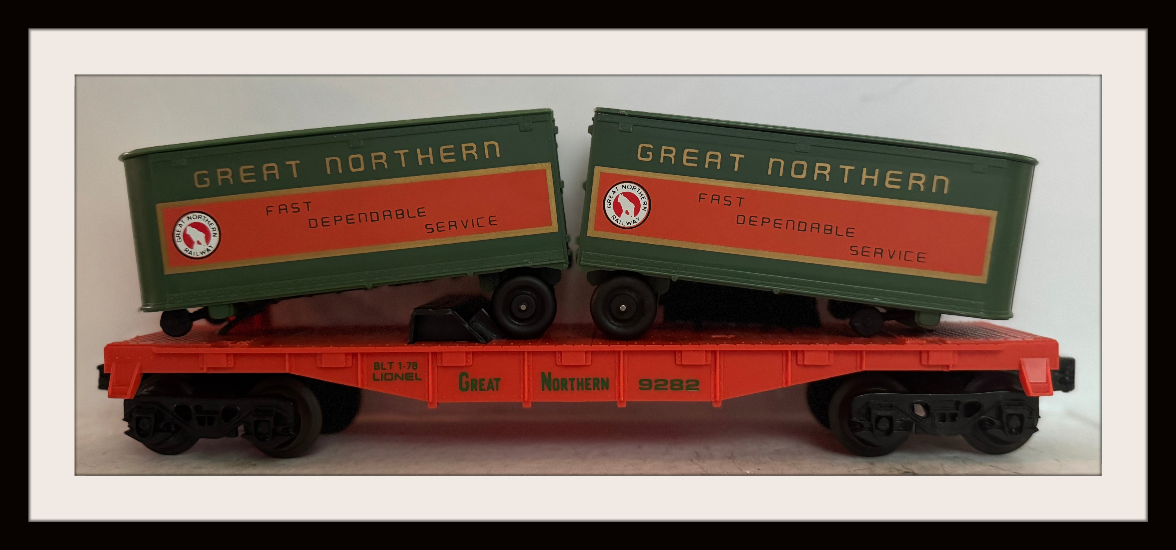 Lionel G Flat Bed Trailer with Trailers # 6-9282