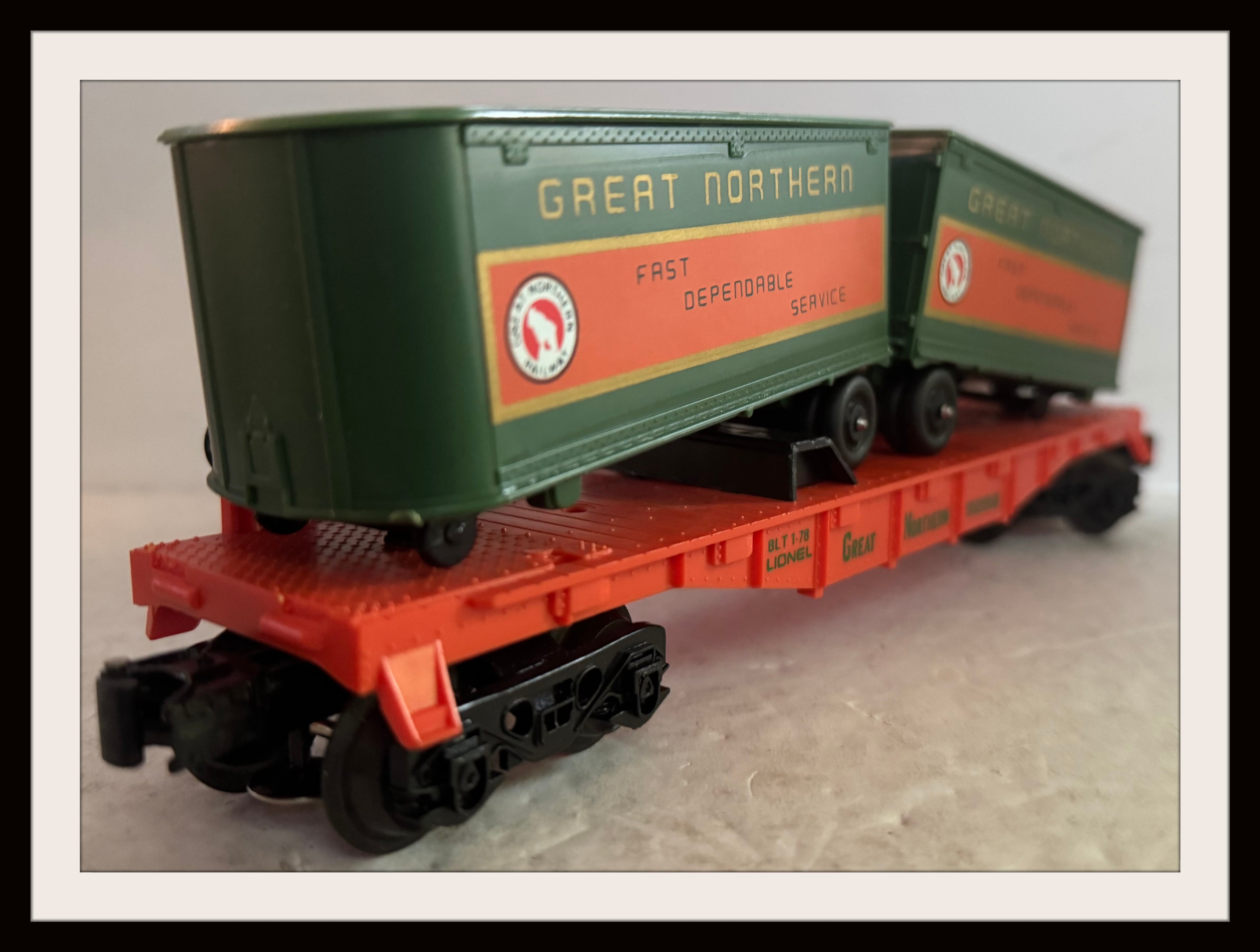 Lionel G Flat Bed Trailer with Trailers # 6-9282