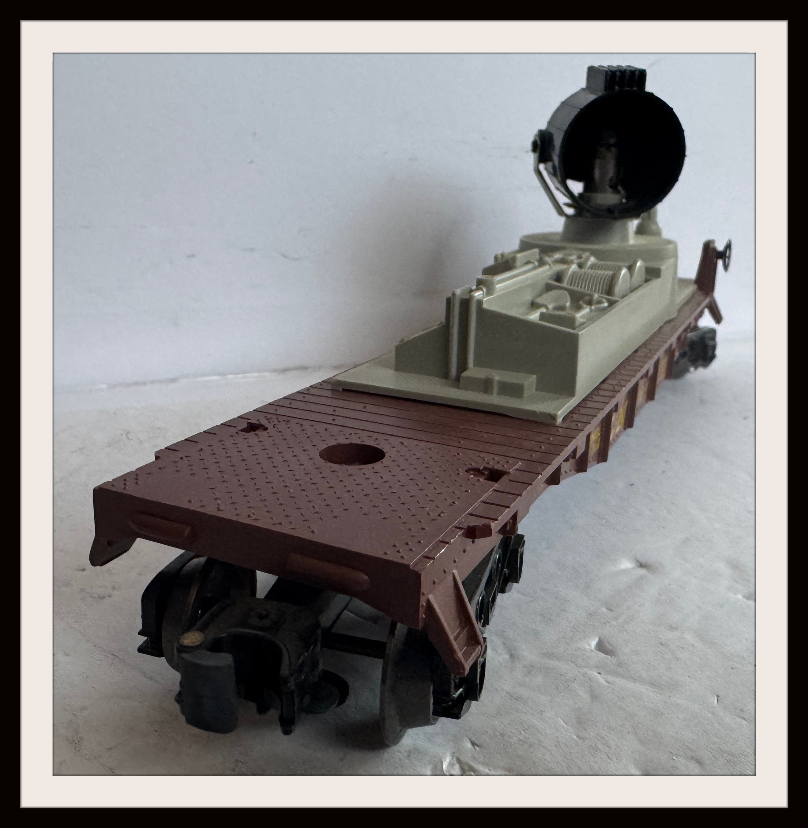 Lionel L & N Flat Car with Search Light # 9302