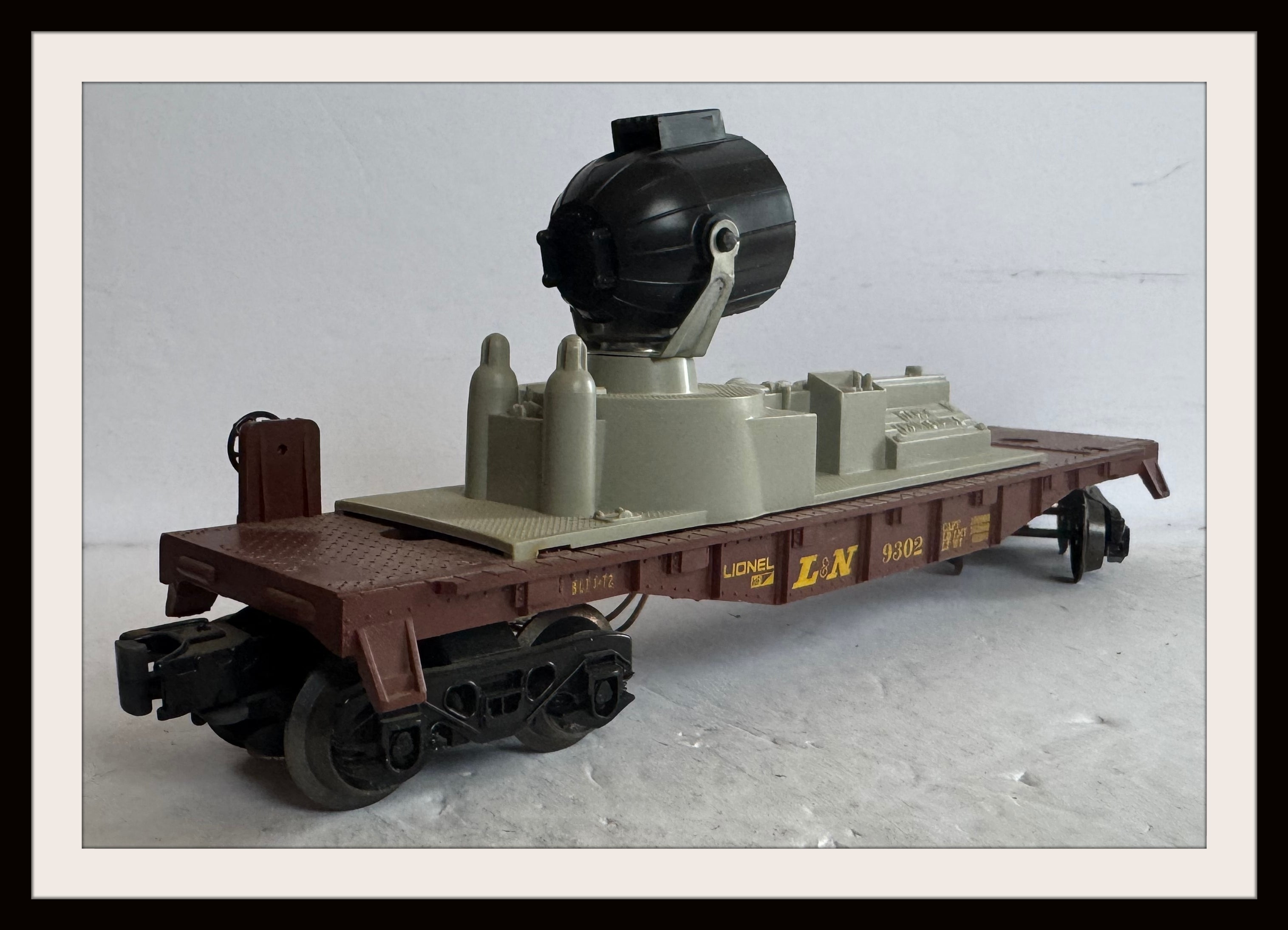 Lionel L & N Flat Car with Search Light # 9302