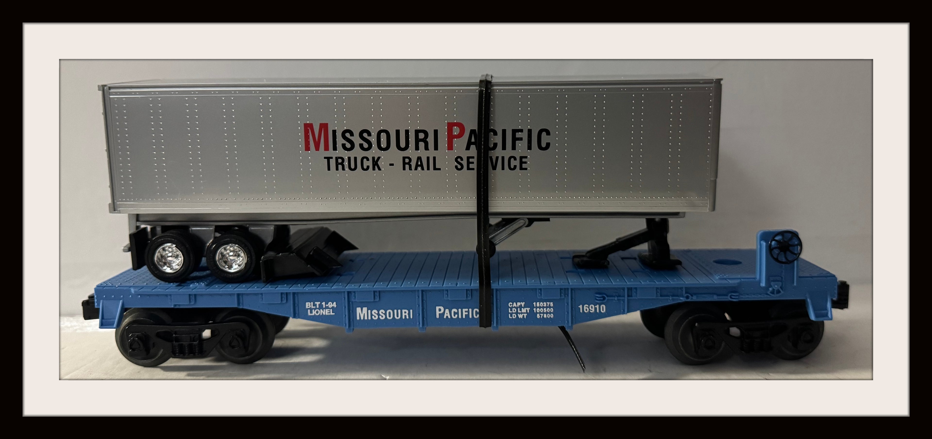 Lionel Missouri Pacific Flat Car with Semi Trailer # 16910 N.O.S.