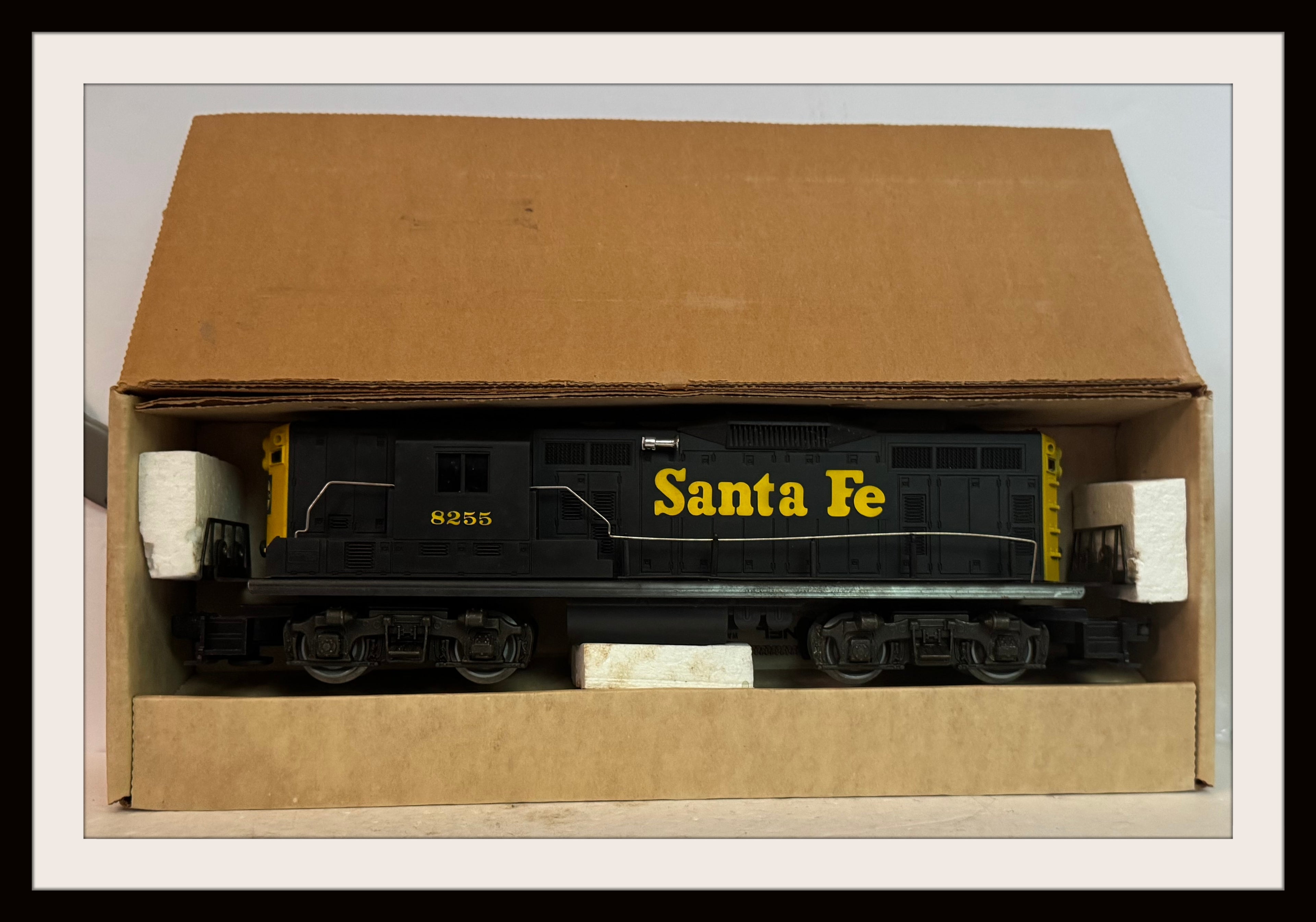 Lionel Santa Fe GP-9 Non Powered Unit N.O.S. # 8255