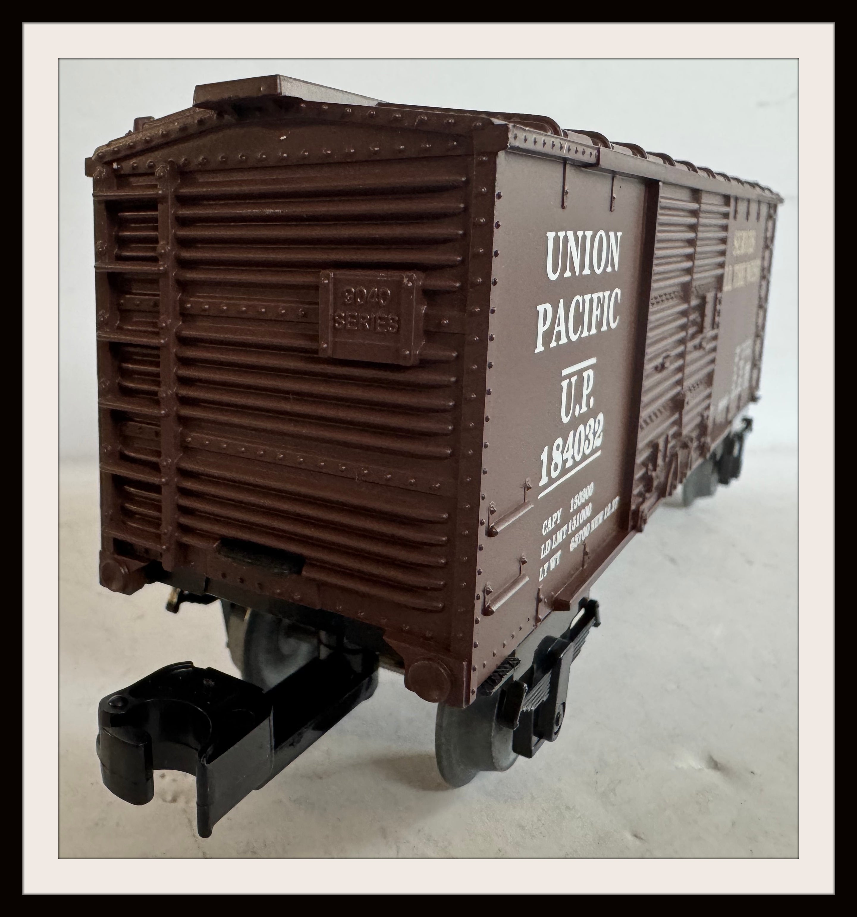 Lionel Union Pacific Box Car # 184032