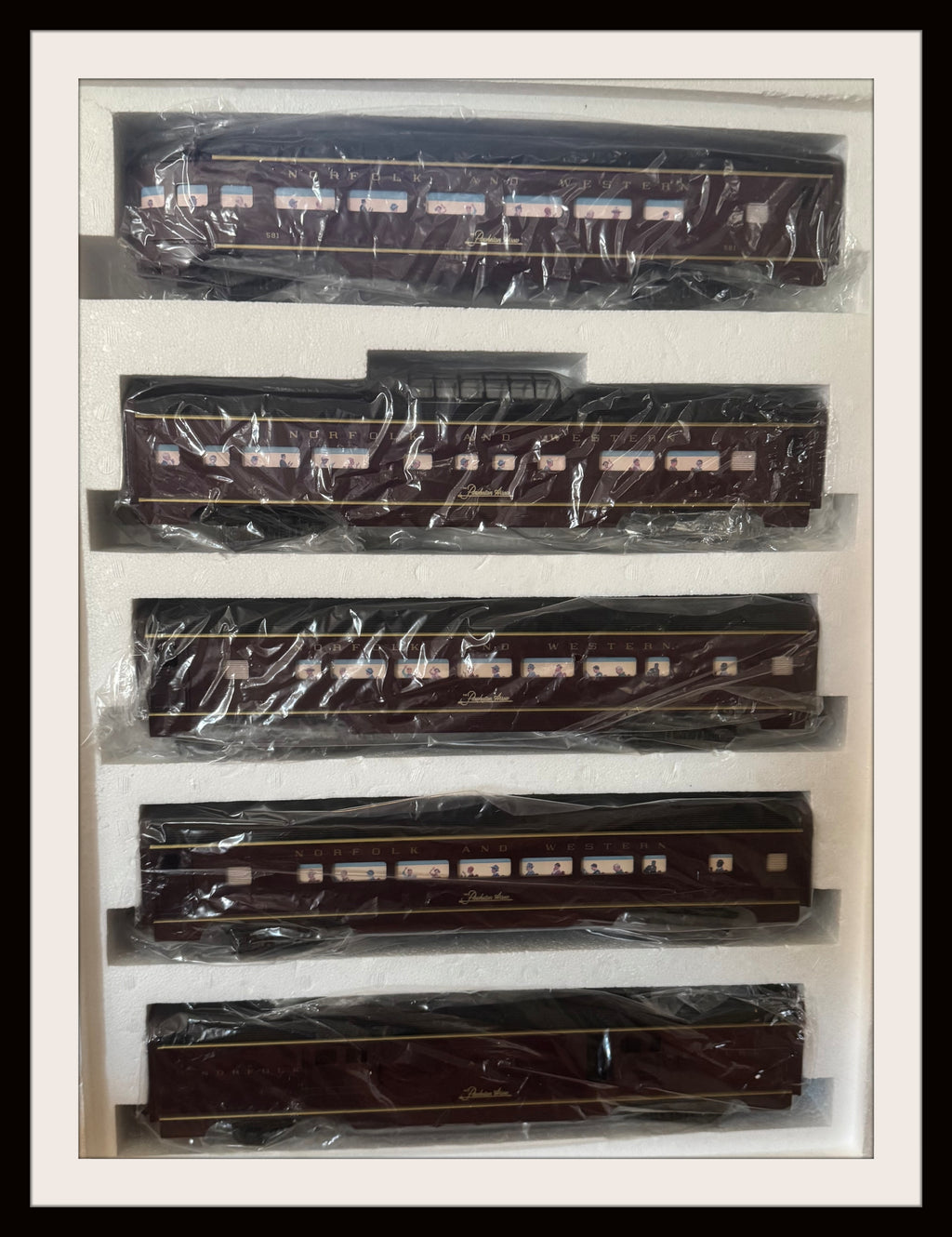 Williams Norfolk and Western Aluminum Car Set of 5, # 2800