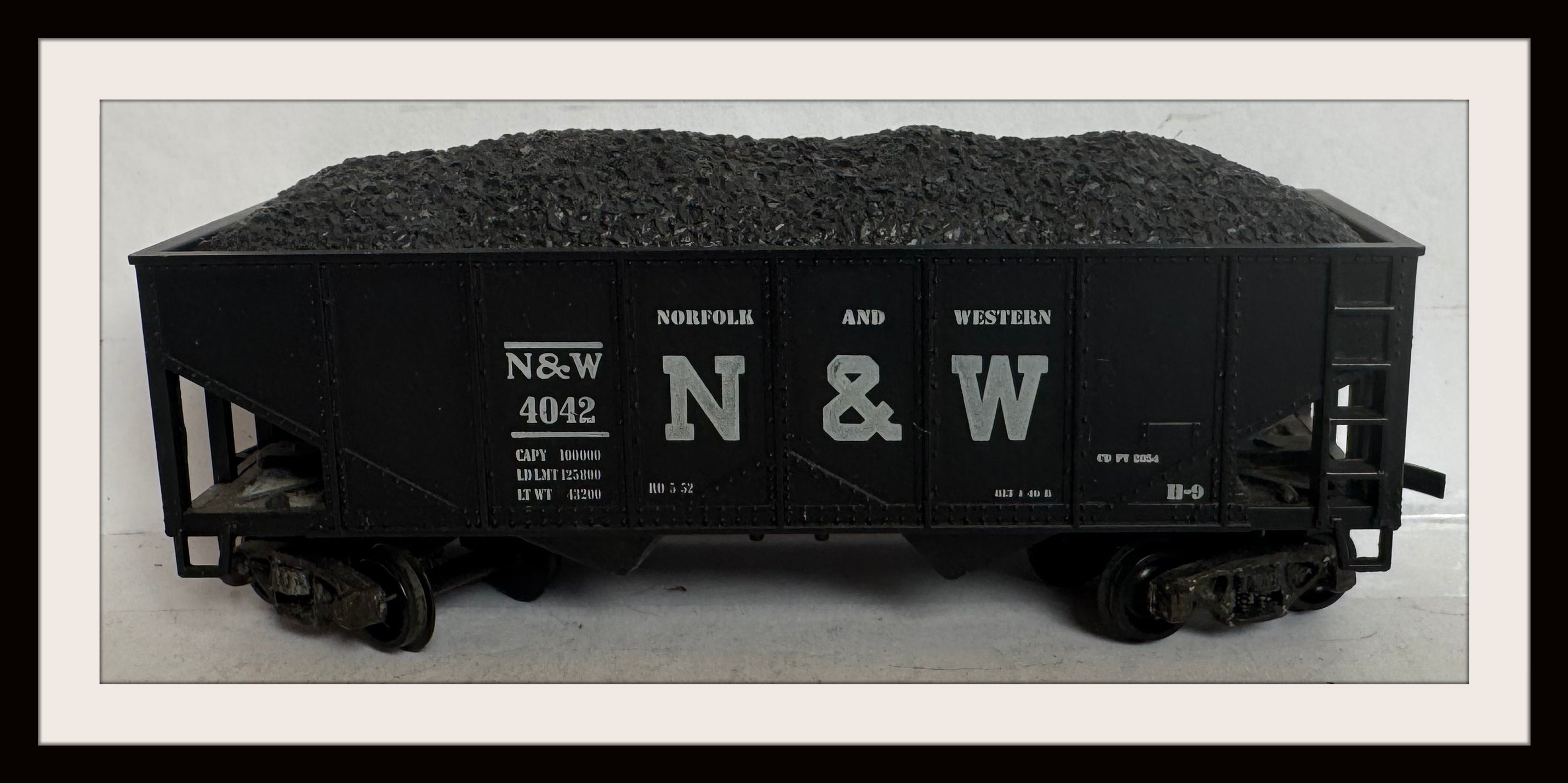 Norfolk and Western Hopper with Load # 4042