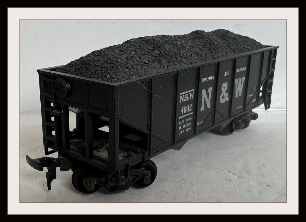 Norfolk and Western Hopper with Load # 4042