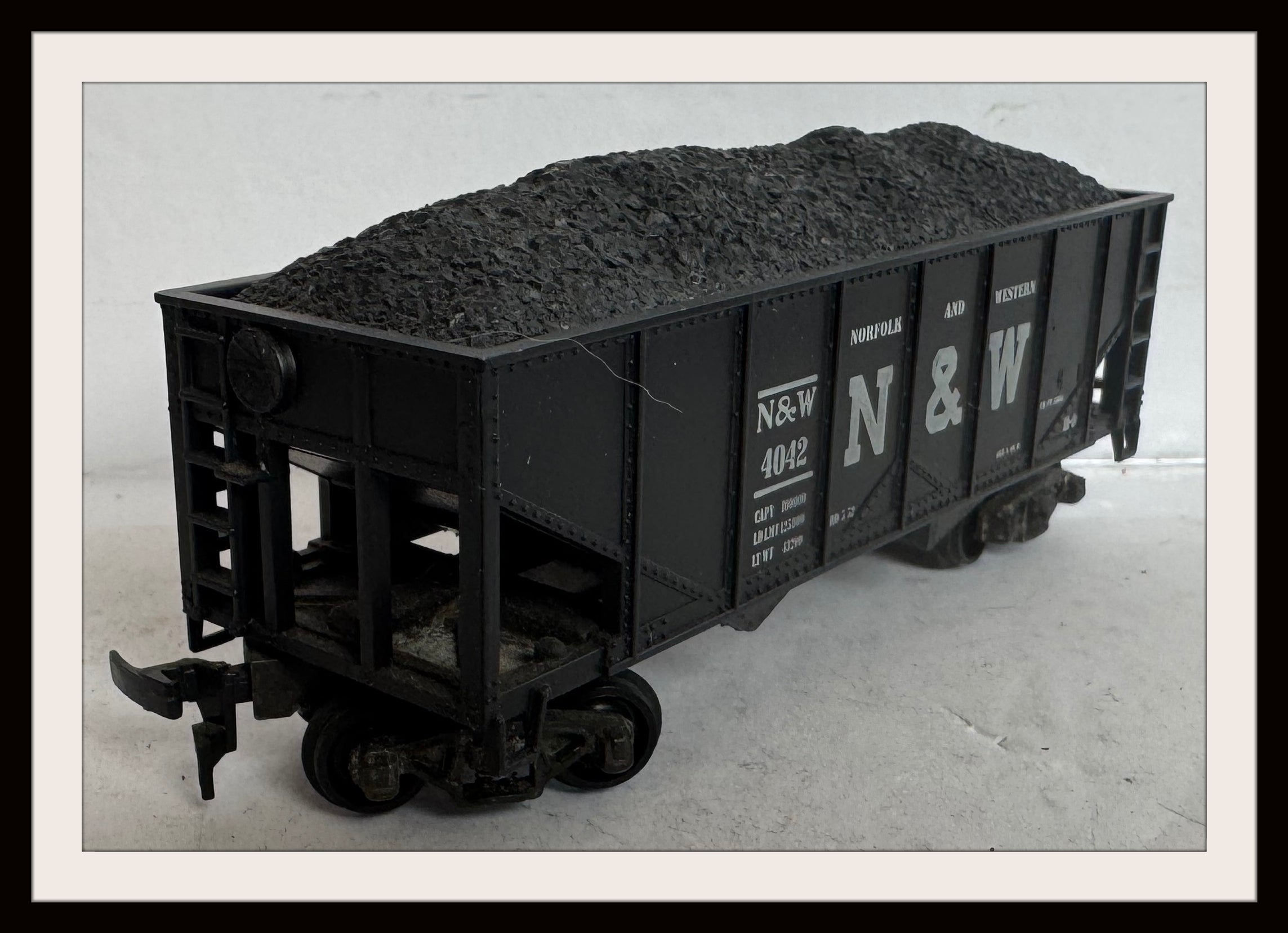 Norfolk and Western Hopper with Load # 4042